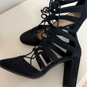 Elegant Black lace-up pump Heels